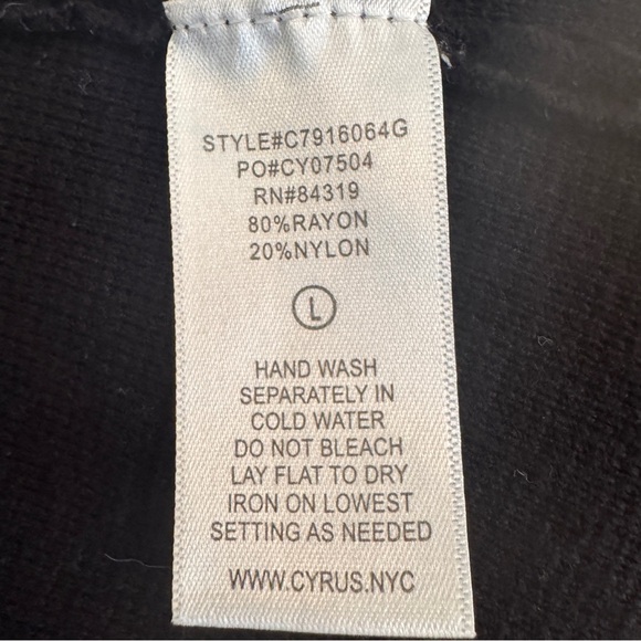 Cyrus Black Open Front Long Cardigan Size: Large - Picture 7 of 7